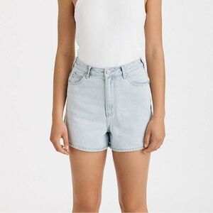 Zulu & Zephyr light wash mom shorts size 28